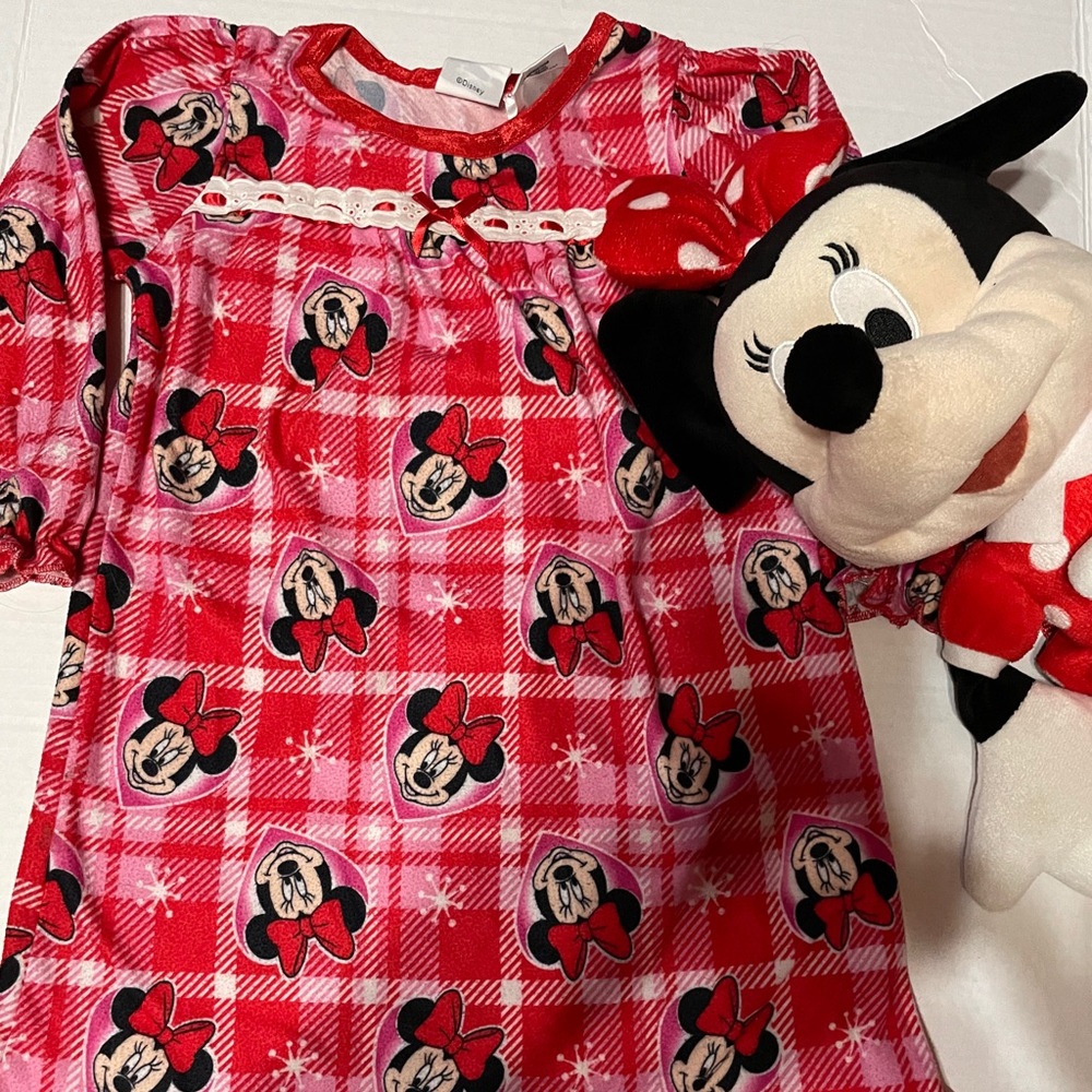 Minnie Mouse pajama nightgown and plush Minnie bag